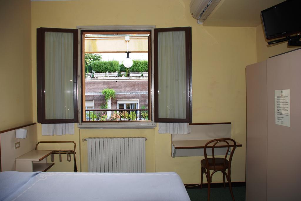 Hotel Boston Milan Luaran gambar